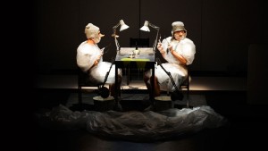 Ici – création de mime, jonglage et machines musicales